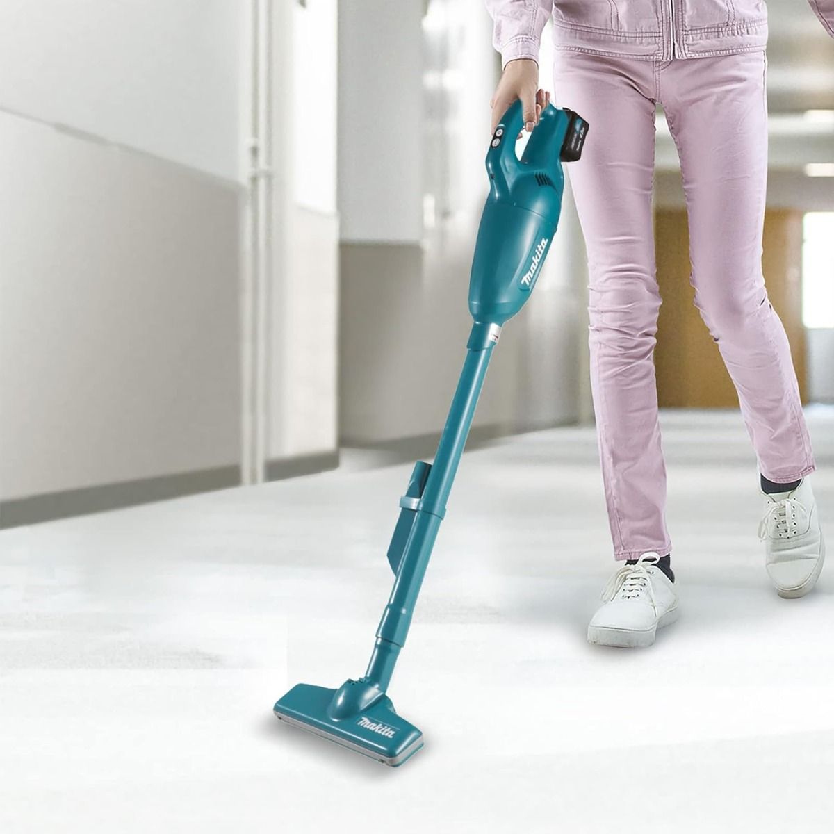 Aspiradora Inalámbrica Makita CL108FDZ 12V (SIN BATERIA)– Portátil, Ligera y Sin Bolsa para Uso Doméstico o Profesional