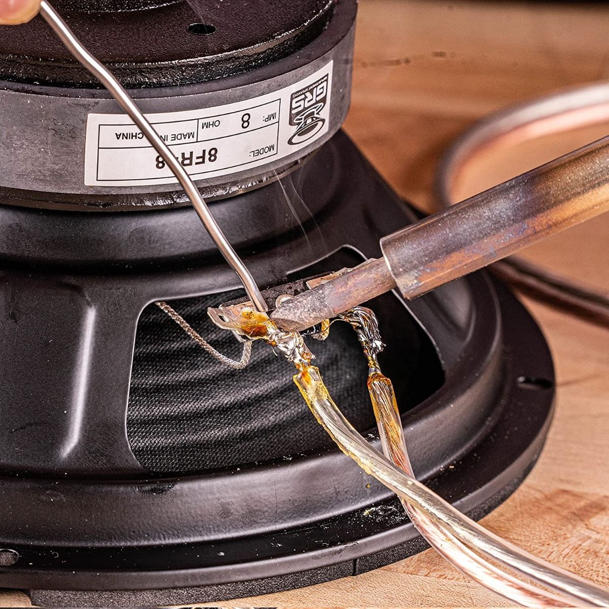 Kit de Soldadura Profesional con Cautín 60W Weller WLIRK6012A | Con Luz LED Halo Ring™ y Accesorios para Electrónica de Precisión