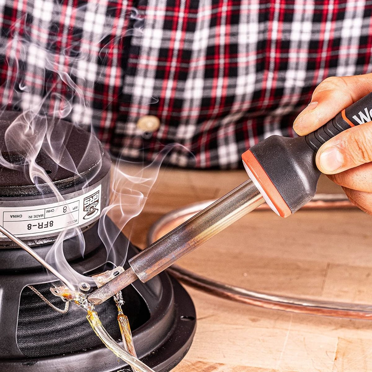 Kit de Soldadura Profesional con Cautín 60W Weller WLIRK6012A | Con Luz LED Halo Ring™ y Accesorios para Electrónica de Precisión