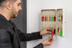 Caja para 48 Llaves con Llavero de Colores ADIR 324 – Segura y Organizada