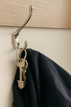 Perchero Doble Níquel Brillante HE-804 Arte Fino | Gancho Metálico Decorativo para Pared o Puerta