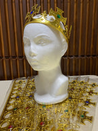 Corona de Rey Dorada con Piedras Brillantes – Accesorio de Fiesta, Disfraz y Eventos Reales 👑✨