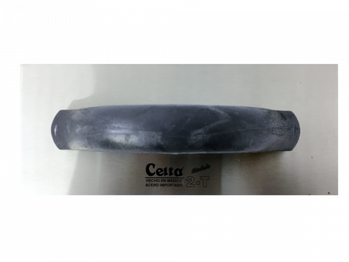 Llana Popular 2-T Celta con Mango de Madera para Enjarre y Acabado de Cemento