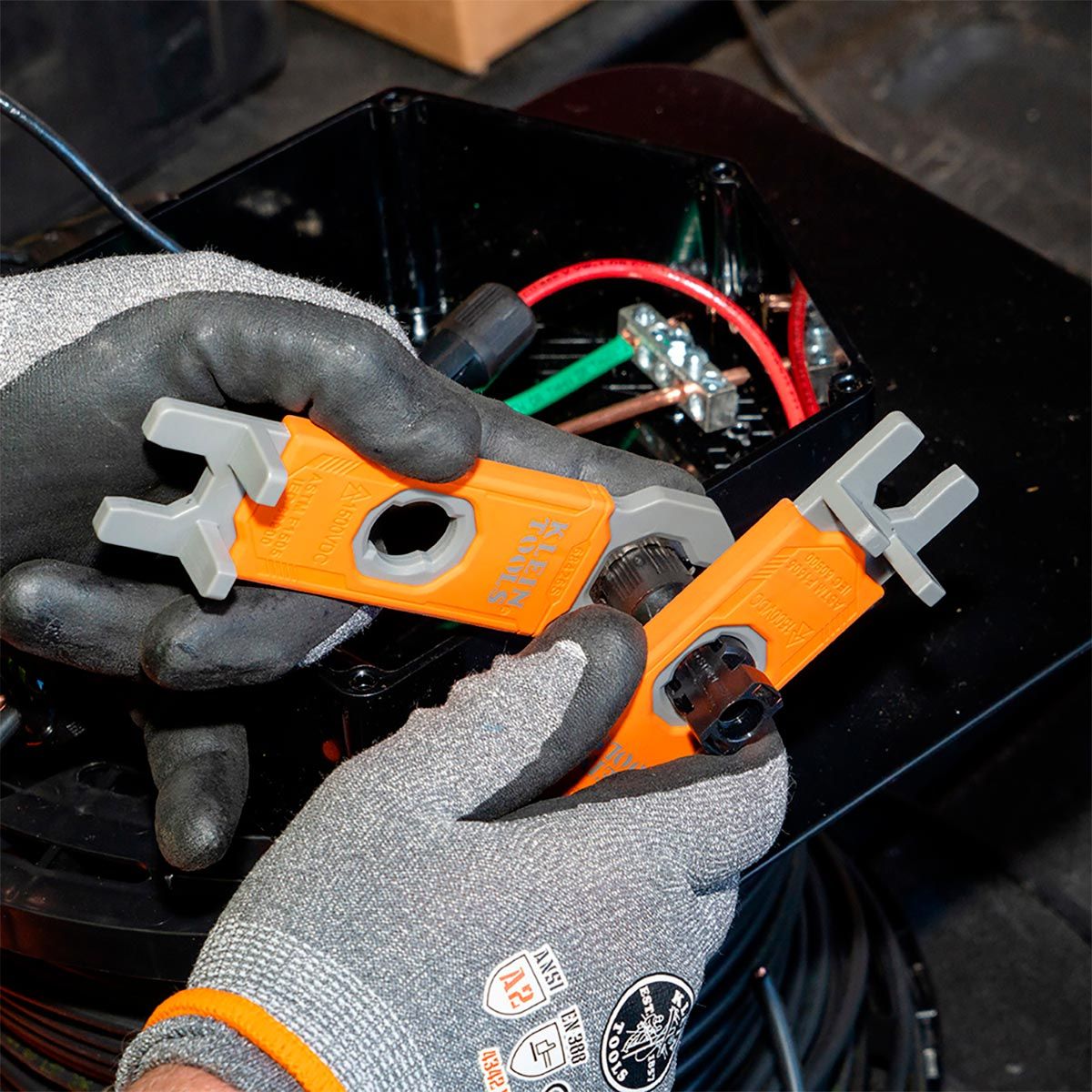 Juego de Herramientas Solares Klein Tools 92919S – Kit Profesional para Conexión Fotovoltaica con Crimpadora y Pelacables