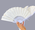 Abanico Blanco con Detalles Plateados – Accesorio Elegante para Bodas, Fiestas y Eventos Especiales 💎✨