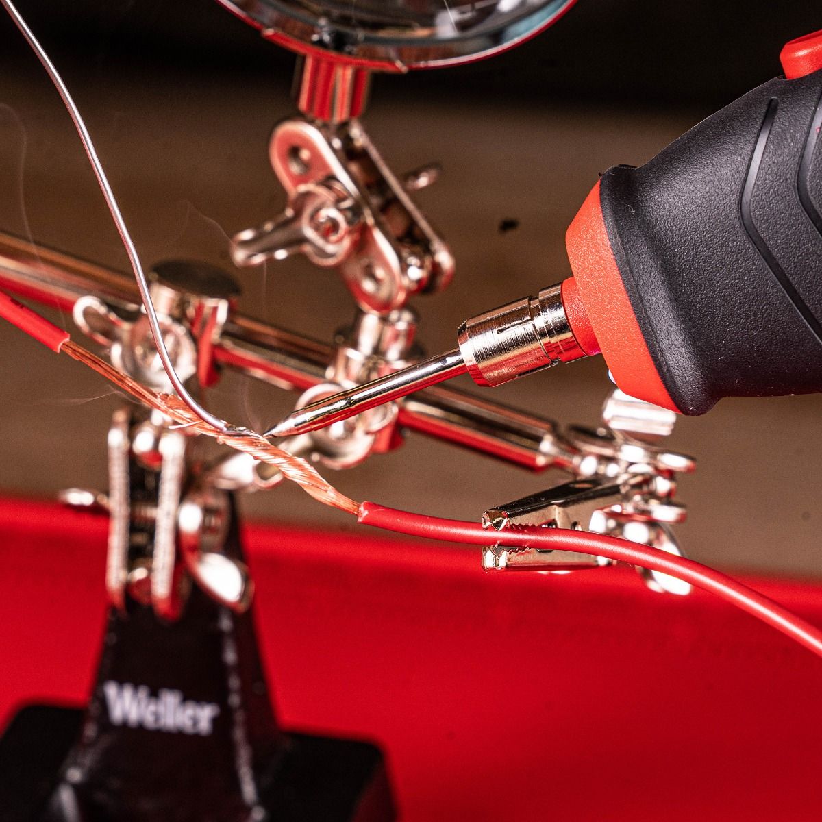 Cautín Inalámbrico 4.5W Weller WLIBA4 | Soldador Portátil Recargable con Batería y Luz LED para Electrónica de Precisión